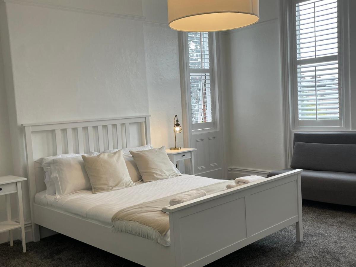 Spacious Victorian Birkdale Apartment With Garden Southport Kültér fotó