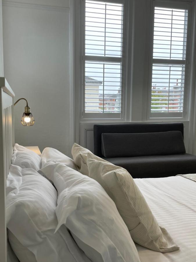 Spacious Victorian Birkdale Apartment With Garden Southport Kültér fotó