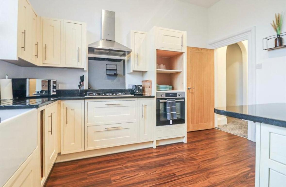 Spacious Victorian Birkdale Apartment With Garden Southport Kültér fotó